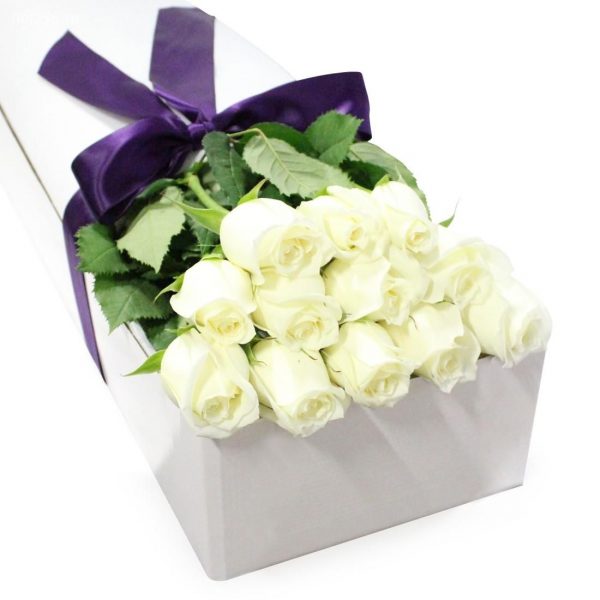 white-rose-gift-box